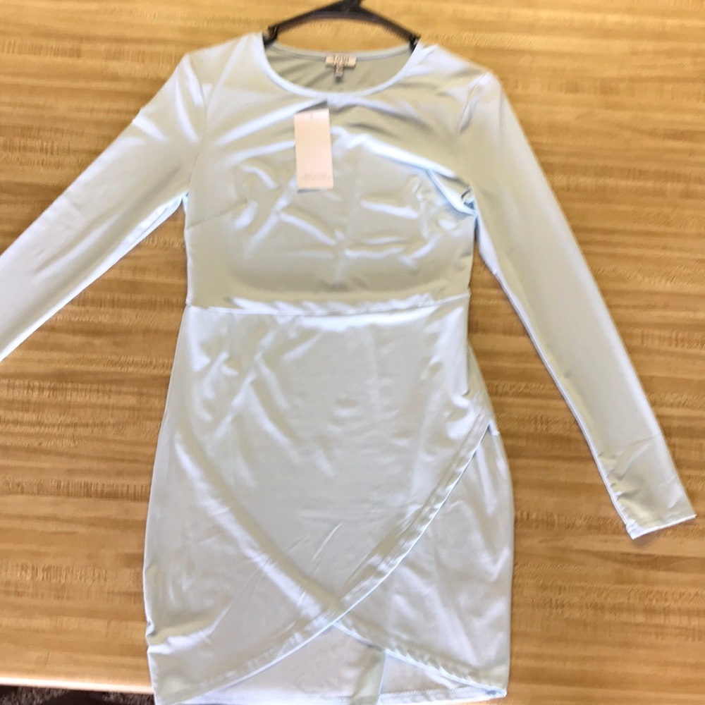 Tobi Dress. Short, long sleeve. Medium. New.